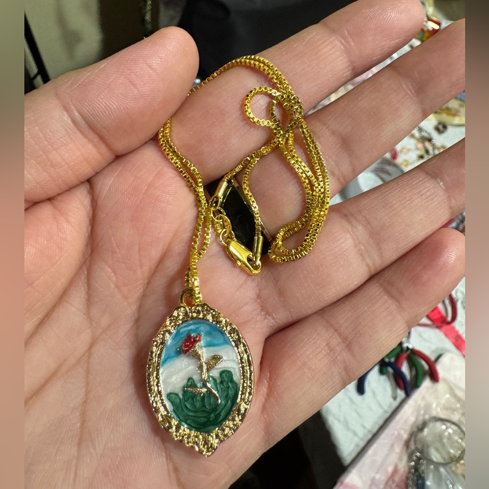 Gold plated Gold and Green Pendant Necklace - Picture 2 of 7
